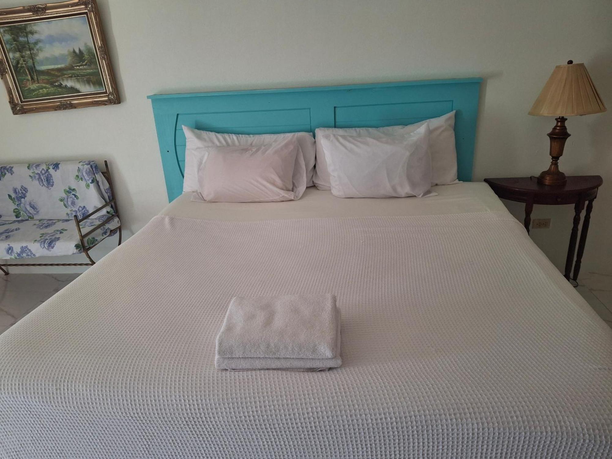 Ocean View Apartments Bridgetown Habitación foto